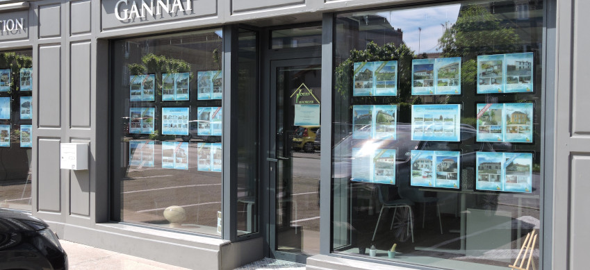 fabricant vitrine devanture magasin agence Riom Vichy Clermont-ferrand
